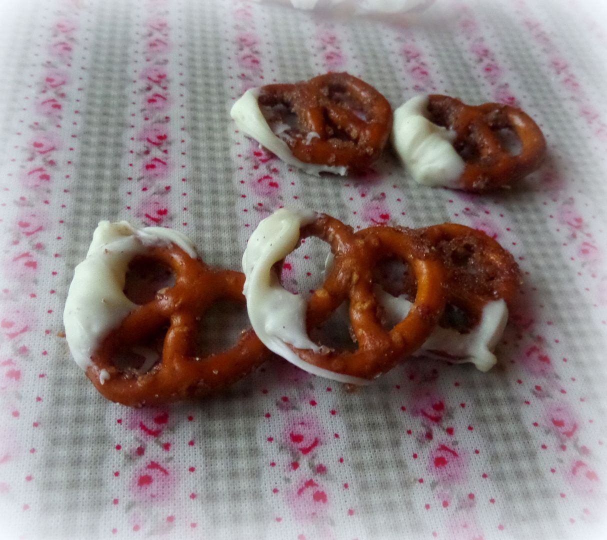 The English Kitchen Cinnamon Roll Pretzels